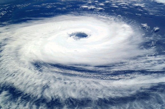 Theo tin bão mới nhất, bão Hạ Long rất có thể sẽ tiến vào Biển Đông nước ta