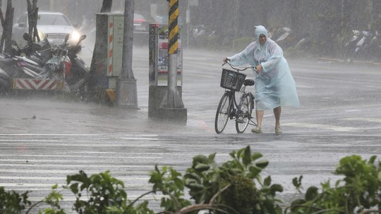 Dự báo bão Soudelor đang hướng thẳng vào Trung Quốc sau khi gây tàn phá nghiêm trọng ở Đài Loan