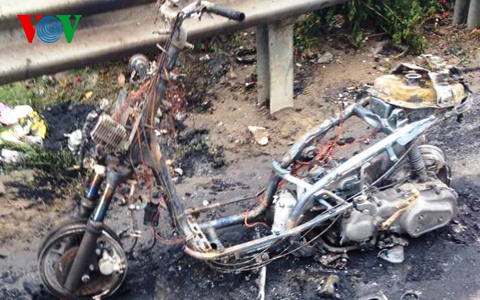 Theo tin cháy mới nhất, chiếc xe máy của chị Minh cháy trơ phần khung
