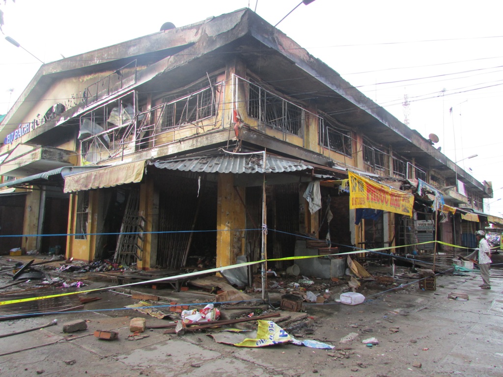 Hiện trường chợ Tam Nông sau vụ hỏa hoạn đêm qua, theo tin cháy mới nhất