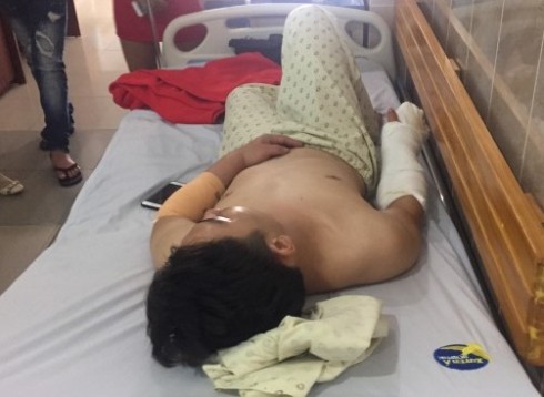 Anh Phan Thành Trung đang vẫn phải điều trị tại bệnh viện do bị mất máu quá nhiều