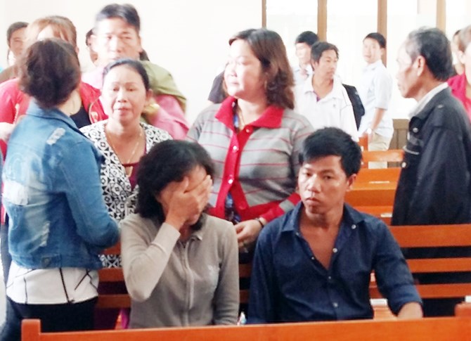 Nguyên đơn bật khóc khi nghe HĐXX tuyên thắng kiện đại lý vé số Triều Phát