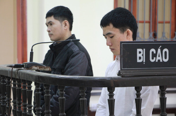 Bị cáo Hạ Bá Hùa và Hoàng Văn Quang tại phiên tòa sáng  là một trong những tin tức pháp luật mới nhất hôm nay