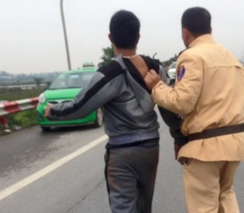 Nhiều đối tượng cướp xe taxi đã bị CSGT phát hiện, bắt giữ  là một trong những tin tức pháp luật mới nhất hôm nay
