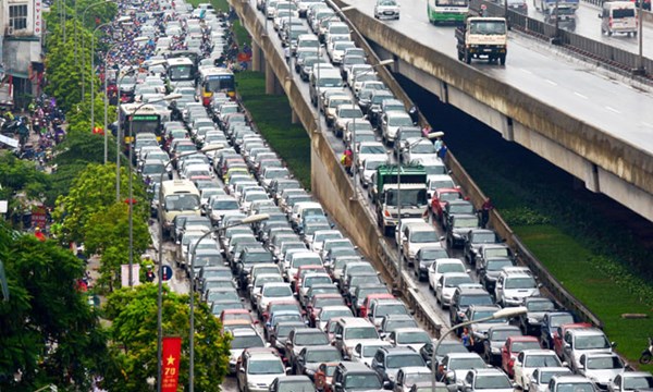 Ùn tắc giao thông tại Hà Nội đang trở thành vấn nạn nhức nhối