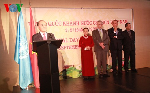 Chủ tịch Quốc hội Nguyễn Sinh Hùng phát biểu tại buổi tiệc chiêu đãi
