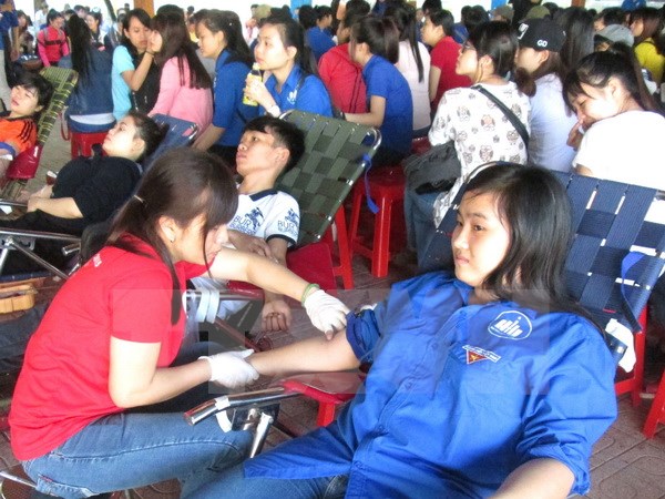 Thanh niên tình nguyện hiến máu nhân đạo