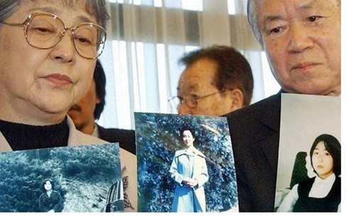Cha mẹ của một công dân Nhật bị bắt cóc ở Triều Tiên năm 1977.