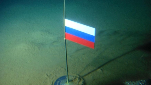 Quốc kỳ Nga được thả xuống đáy biển ở Bắc Cực tháng 8/2007