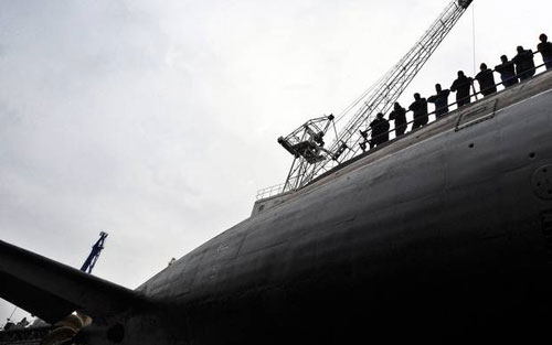 Tin tức mới cập nhật hôm nay cho biết tàu ngầm hạt nhân Nga bốc cháy trong xưởng sửa chữa