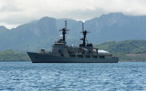 Một tàu khu trục  của Philippines tại vịnh Ulugan