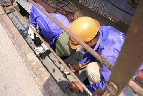 Gia cố và sửa chữa tại dự án khôi phục cầu Long Biên - giai đoạn 1
