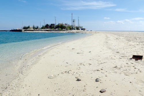 Đảo ở quần đảo Trường Sa có biển và bãi cát thoai thoải dài tuyệt đẹp 