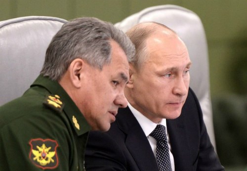 Bộ trưởng Quốc phòng Nga Sergei Shoigu (trái) và Tổng thống Vladimir Putin