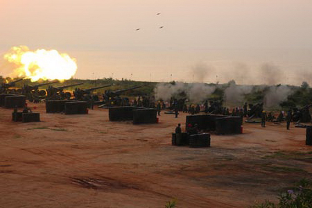 Pháo binh Đài Loan tác xạ trong cuộc tập trận bắn đạn thật ở đảo Kim Môn ngày 8/9