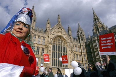 Một cuộc biểu tình phản đối EU diễn ra bên ngoài trụ sở Quốc hội Anh ở London