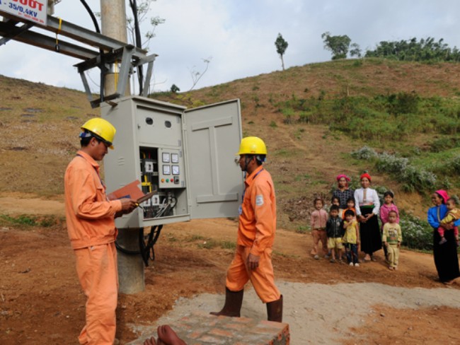 Tin tức mới cập nhật hôm nay cho biết khởi công dự án cấp điện cho hơn 5.000 hộ đồng bào Sơn La