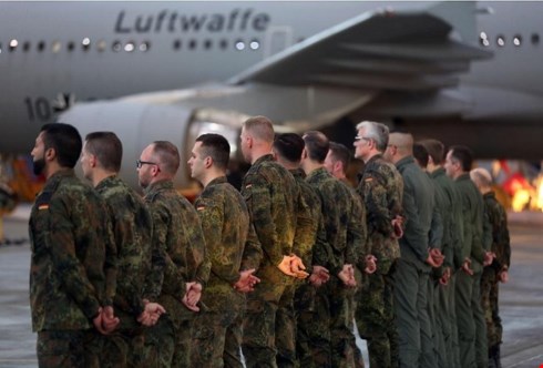 Các thành viên của lực lượng không quân Đức tại Cologne-Wahn, miền Tây nước Đức vào ngày 10/12