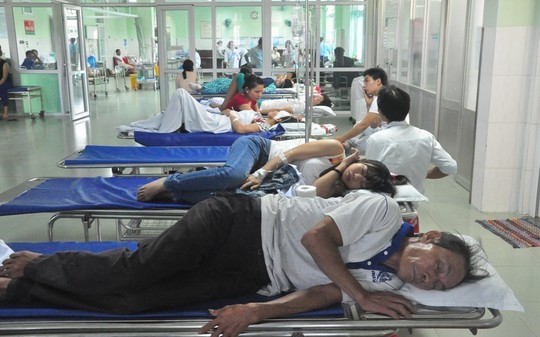 Tin tức mới cập nhật hôm nay cho biết hàng chục người bị ngộ độc đang nằm điều trị tại Bệnh viện đa khoa Vĩnh Đức