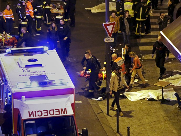 Hiện trường vụ tấn công tại một nhà hàng ở Paris -