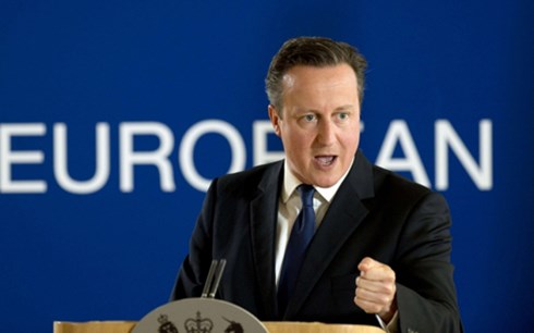 Thủ tướng Anh Cameron thể hiện quyết tâm sát cánh với Pháp trong cuộc chiến chống khủng bố