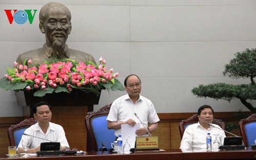 Phó Thủ tướng Nguyễn Xuân Phúc phát biểu tại cuộc họp 