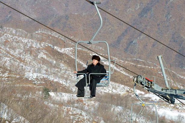 Lãnh đạo Kim Jong-Un đi thị sát các resort ở bờ biển phía đông Triều Tiên 