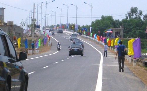 Sau lễ khánh thành, hàng nghìn lượt phương tiện đã qua cầu Bút Sơn