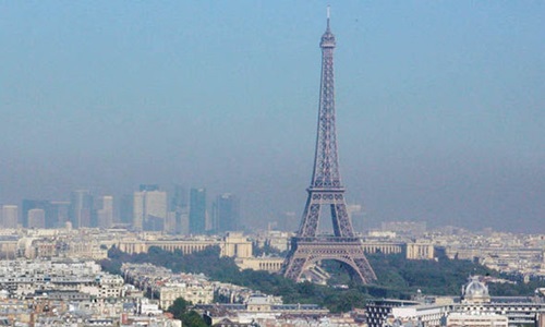 Tháp Eiffel thường xuyên bị đe dọa bởi các nhóm khủng bố