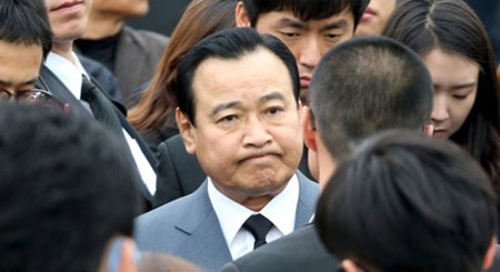 Tin tức mới cập nhật hôm nay cho biết Thủ tướng Hàn Quốc Lee Wan-koo đã đệ đơn từ chức