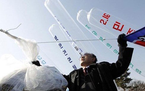 Các nhà hoạt động Hàn Quốc thả bóng bay mang truyền đơn vào Triều Tiên
