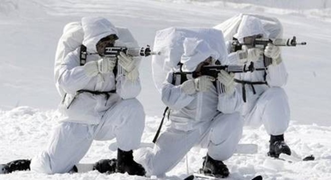 Binh sĩ Nga tập luyện trong điều kiện khắc nghiệt tại Bắc Cực