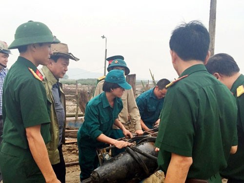 Tin tức mới cập nhật hôm nay chi biết lực lượng công binh địa phương ở Nghệ An đã phát hiện và kích nổ quả bom dưới lòng sông