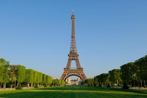 Tháp Eiffel đóng cửa vì nạn móc túi