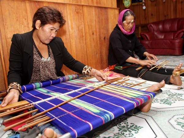 Nguồn vốn ưu đãi đã trở thành 'bà đỡ' đồng bào dân tộc trên cao nguyên Lâm Đồng phát triển nghề dệt thổ cẩm truyền thống