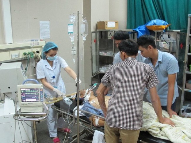 Một bệnh nhân bị ngộ độc thực phẩm được điều trị tại BV Đa khoa tỉnh Ninh Bình