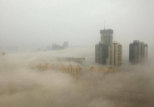 Cao tốc Bắc Kinh bao phủ bởi khói bụi do ô nhiễm trầm trọng