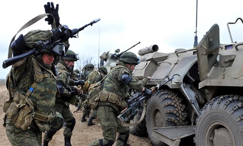 Binh sĩ Nga tham gia tập trận quân sự ở Sernovodsky, gần biên giới với Chechnya, cách thành phố miền nam Stavropol khoảng 260 km về phía nam, tháng 3/2015