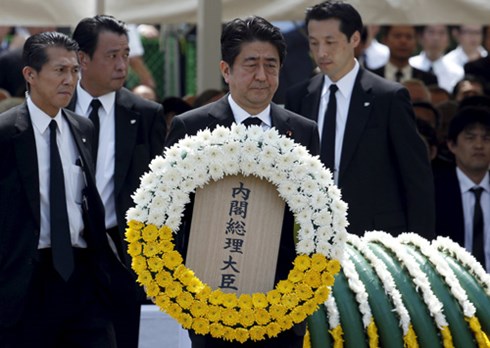 Thủ tướng Nhật Bản Shinzo Abe trong lễ tưởng niệm 70 năm Nagsaki bị ném bom nguyên tử