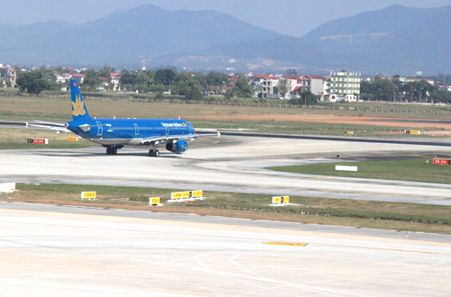 Hai đường băng sân bay Nội Bài hiện nay đạt công suất tối đa 25 triệu hành khách/ năm