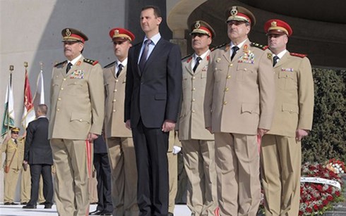 Tổng thống Syria Assad cùng các tướng lĩnh quân đội Syria
