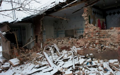 Một tòa nhà tại Donetk tan hoang vì đạn pháo của binh sĩ Ukraine, tin tức mới cập nhật quốc tế 
