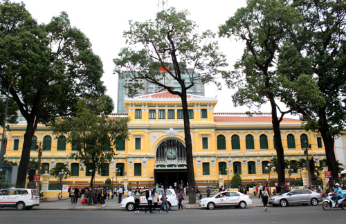 Tin tức mới cập nhật trong nước cho biết, theo phương án chỉnh trang mặt tiền Bưu điện TP HCM, quán cà phê sẽ được xây dựng bên phải, phía giáp đường Nguyễn Văn Bình