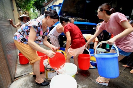 Theo tin tức mới cập nhật trong nước, hàng loạt quận ở TP HCM bị cúp nước 