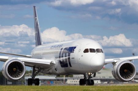 Theo tin tức mới cập nhật quốc tế, nhiều chuyến bay của hãng LOT đã phải hoãn/hủy trong ngày 21/6 
