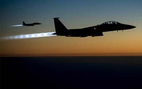 Chiến đấu cơ F-15E của Mỹ bay trên bầu trời phía bắc Iraq sau khi tiến hành không kích Syria 