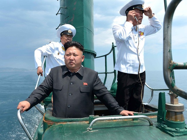 Lãnh đạo Triều Tiên Kim Jong-un trong một chuyến thị sát trên tàu ngầm , tin tức mới cập nhật quốc tế 
