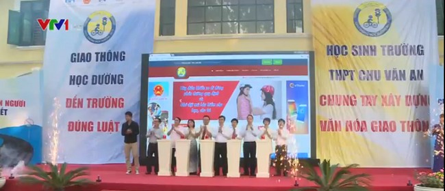 Cuộc thi Giao thông học đường được khai mạc tại trường PTTH Chu Văn An, Hà Nội