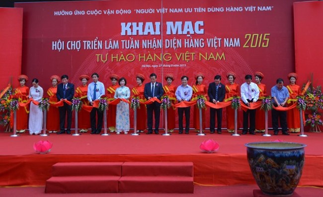 Theo tin tức mới cập nhật trong nước, Bộ Công Thương đã tổ chức hội chợ triển lãm “Tuần nhận diện hàng Việt 2015 - Tự hào hàng Việt Nam”.