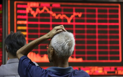 Sắc đỏ tràn ngập thị trường chứng khoán Trung Quốc